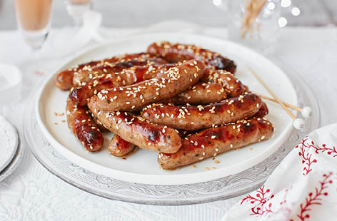 With rich plum jam and sesame seeds these chipolatas are gorgeously sticky and delicious. This easy Christmas party food idea gives you a canapé that's sure to keep your guests coming back for more