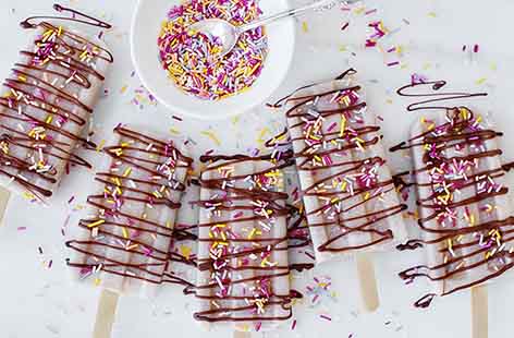 Children will love making these banana and chocolate ice pops - almost as much as eating them! The perfect summer treat for little ones, these frozen lollies are not only refreshing and delicious, but have the added bonus of being healthy too