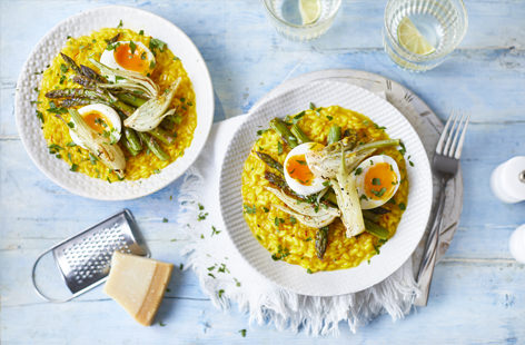 This vegetarian saffron risotto has everything you love about spring – fresh asparagus tips, fennel and zesty lemon. The Parmesan adds creaminess while the boiled eggs add a boost of protein and a handful of flat leaf parsley gives the dish a fresh lift. 