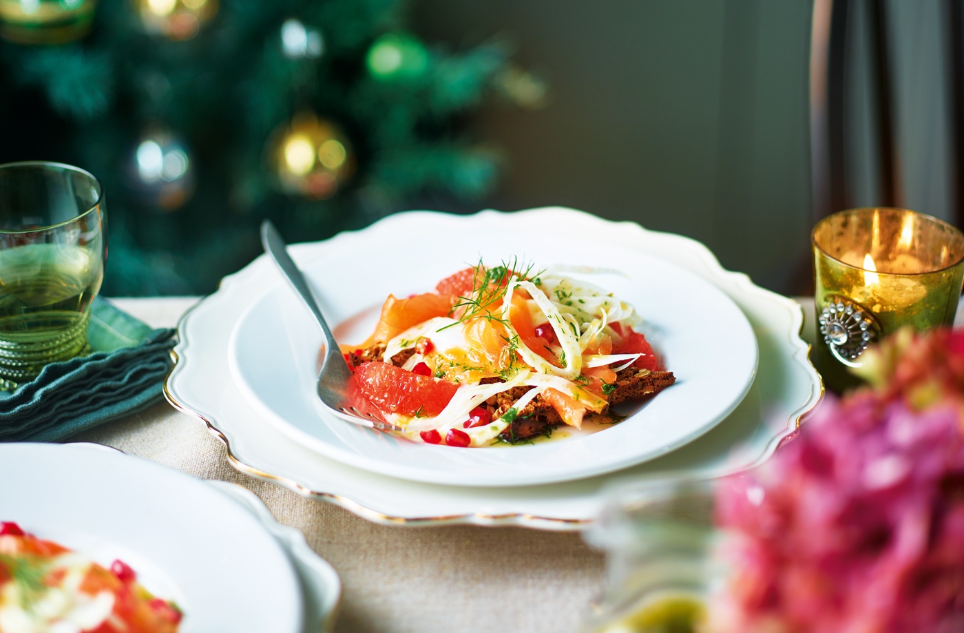 Smoked salmon, fennel and grapefruit on rye recipe
