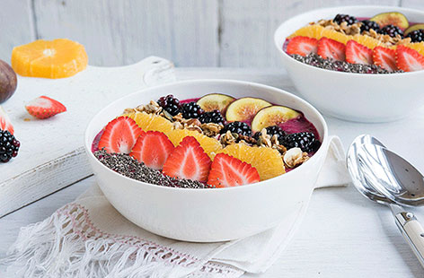 Not only is this smoothie bowl beautiful, it's also packed full of fruity goodness making it a great way to start the day. This smart breakfast idea takes just 5 minutes to make, leaving you more time to tuck in and enjoy