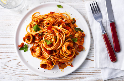 An Italian classic – simple al dente spaghetti served with a rich tomato and white wine sauce, and plenty of lightly fried seafood. With extra depth from salty capers and anchovies, this gorgeous marinara sauce is crammed with the fresh flavours of the sea
