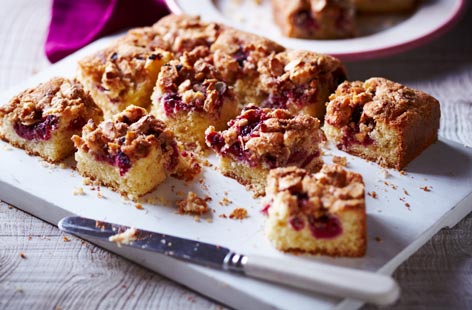 Tangy raspberries and sweet almonds are one of the great taste duos.