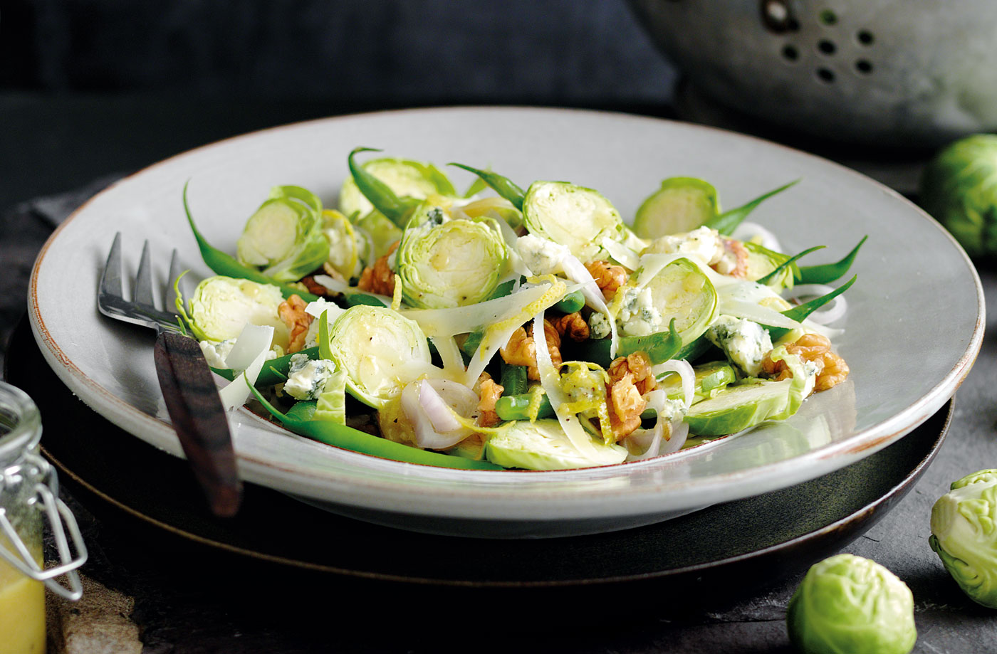 Raw sprout and walnut salad with Gorgonzola recipe