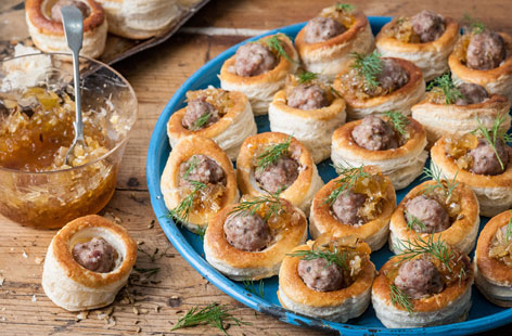 These sausage vol-au-vents with onion and marmalade chutney make a perfect party snack. 