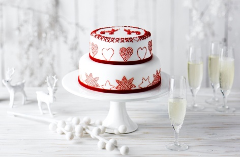 The Scandis know a thing or two about yuletide baking. Impress the family this Christmas with this splendid two-tiered cake made with ground almonds and raspberry jam: Festive, impressive and delicious.