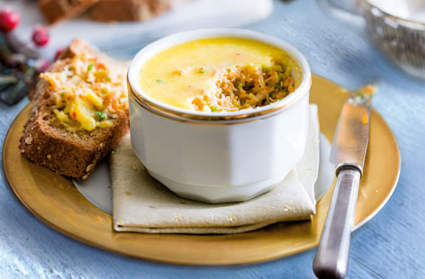 Looking for a decadent seafood starter? Try this recipe for potted crab with chives and fresh coriander.  Warmly spiced with cayenne pepper, curry powder and mustard seeds, it works just as well with fresh or tinned crab.