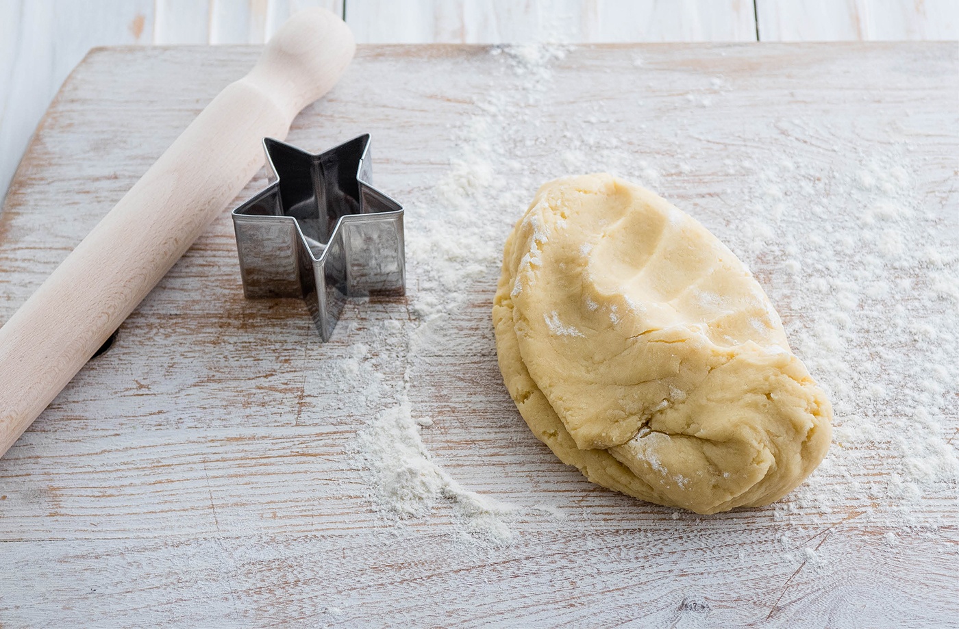 Knead the dough and cut into stars