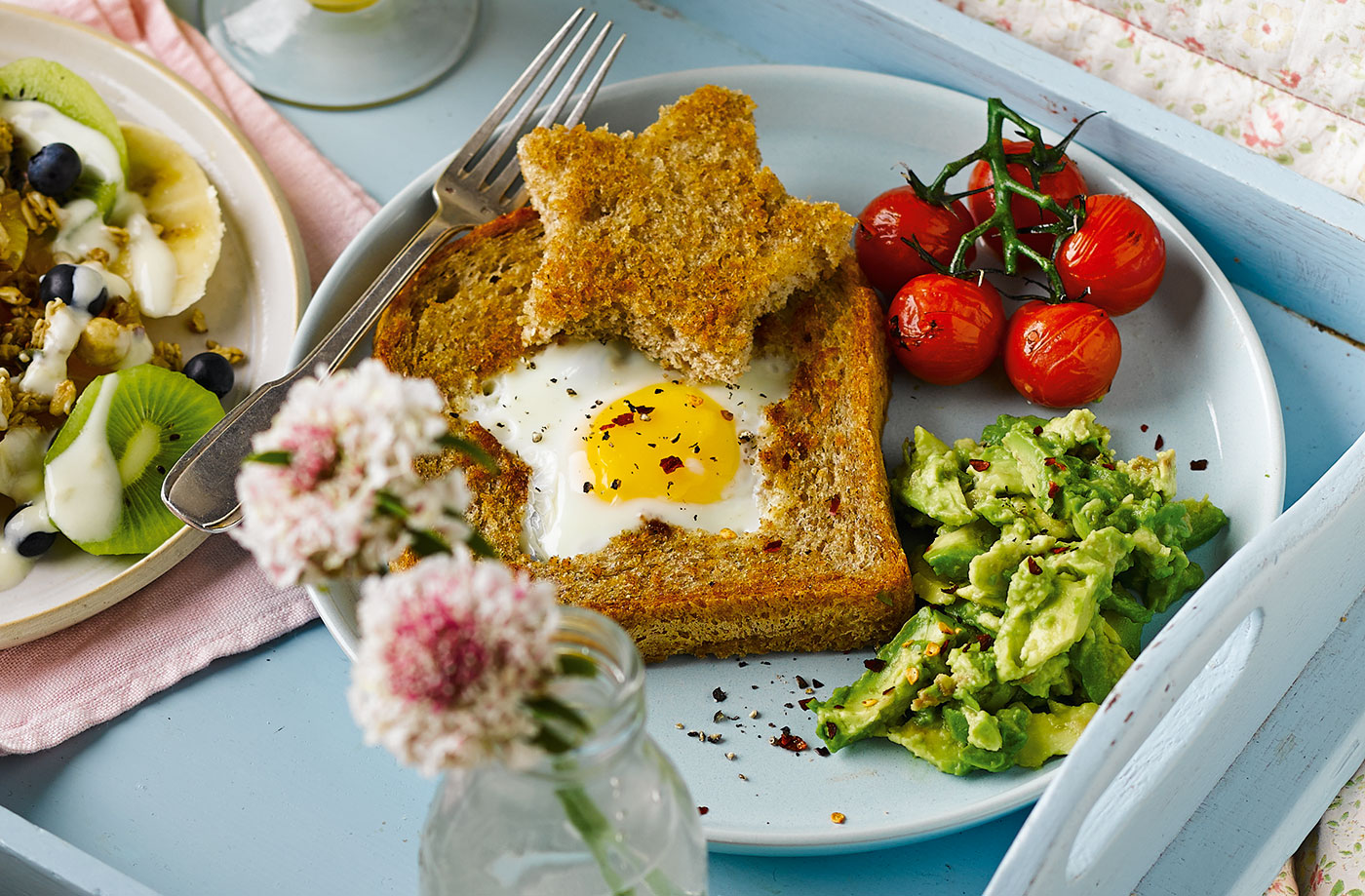 Star egg toast with avocado and tomatoes recipe