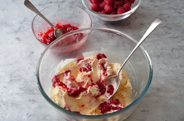 Prepare the ice cream filling