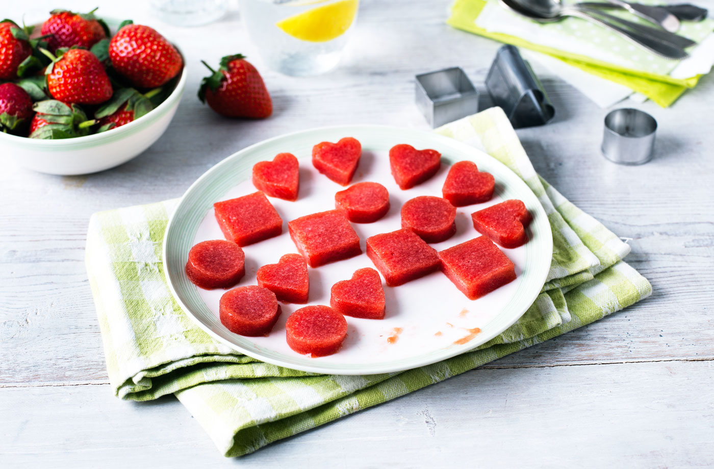 Strawberry gummy snacks recipe