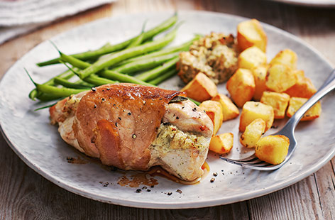 For a winning family dinner that everyone will love, look no further than this cheesy garlic and herb-stuffed chicken recipe made with sage and onion stuffing mix