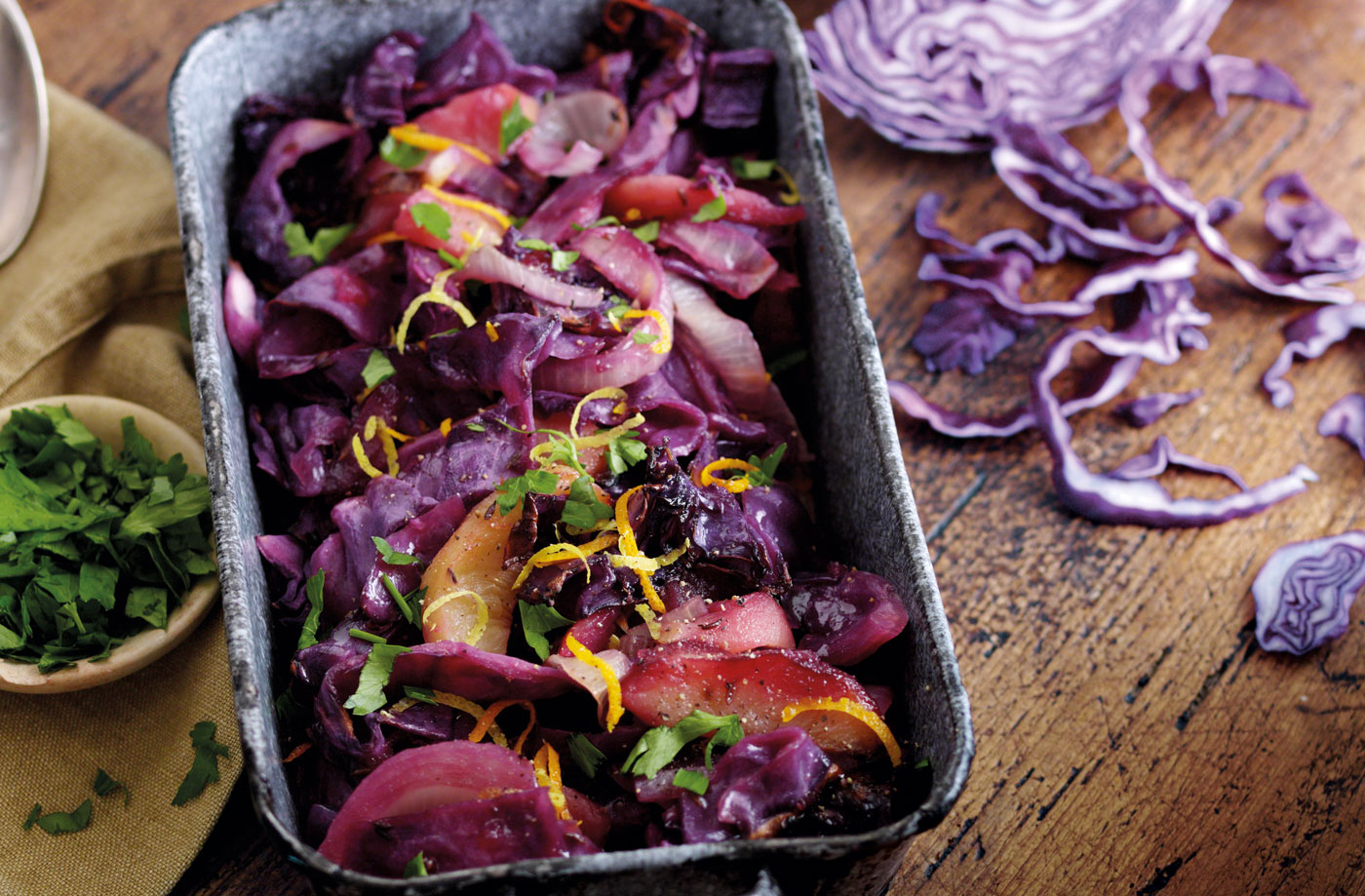 Sweet and sour red cabbage with apple recipe