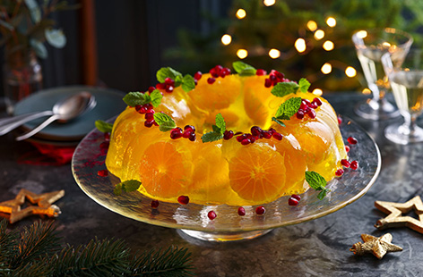 Gin, jelly, and peeled tangerines all get along famously in this simple – yet wholly satisfying – dessert recipe
