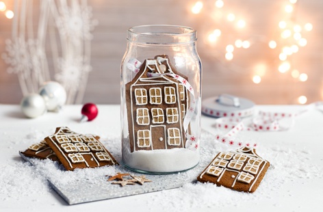 These miniature gingerbread townhouses are both beautiful and delicious