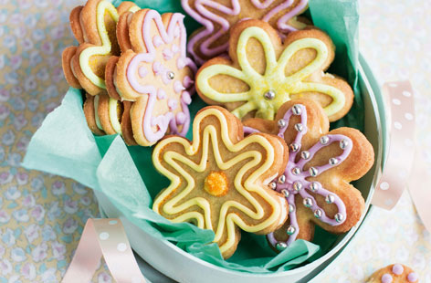 Get creative with the kiddies this Easter, and bake these deliciously cute flower biscuits; fun to make and even more fun to eat!