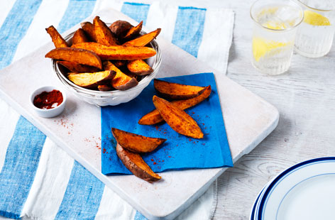 These baked sweet potato wedges are easy to make and are a great, healthy alternative to classic chips.