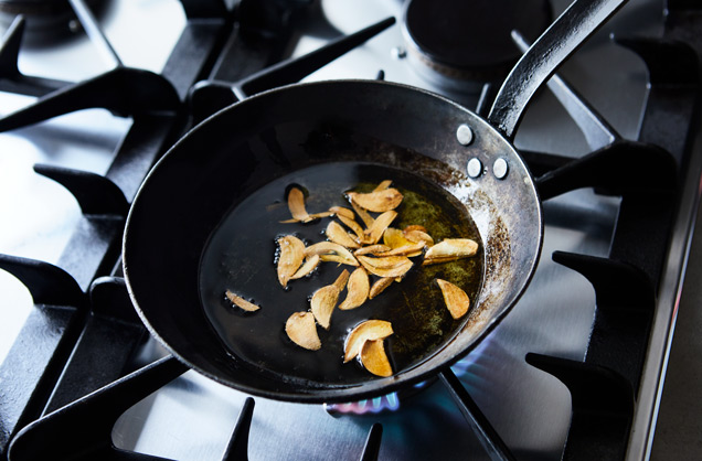 Make the garlic oil