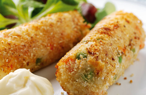 Make your own croquettes with this simple, tasty recipe. Potatoes, carrots and peas are mixed with cottage cheese before being rolled in oats. Kids will love it – and adults will, too. Enjoy as a side with chicken and fish, or just on their own.