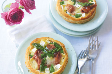 Decadent spring tarts that are so simple to prepare. The camembert and parm ham flavours complement each other perfectly, with fresh asparagus adding an earthy undertone.