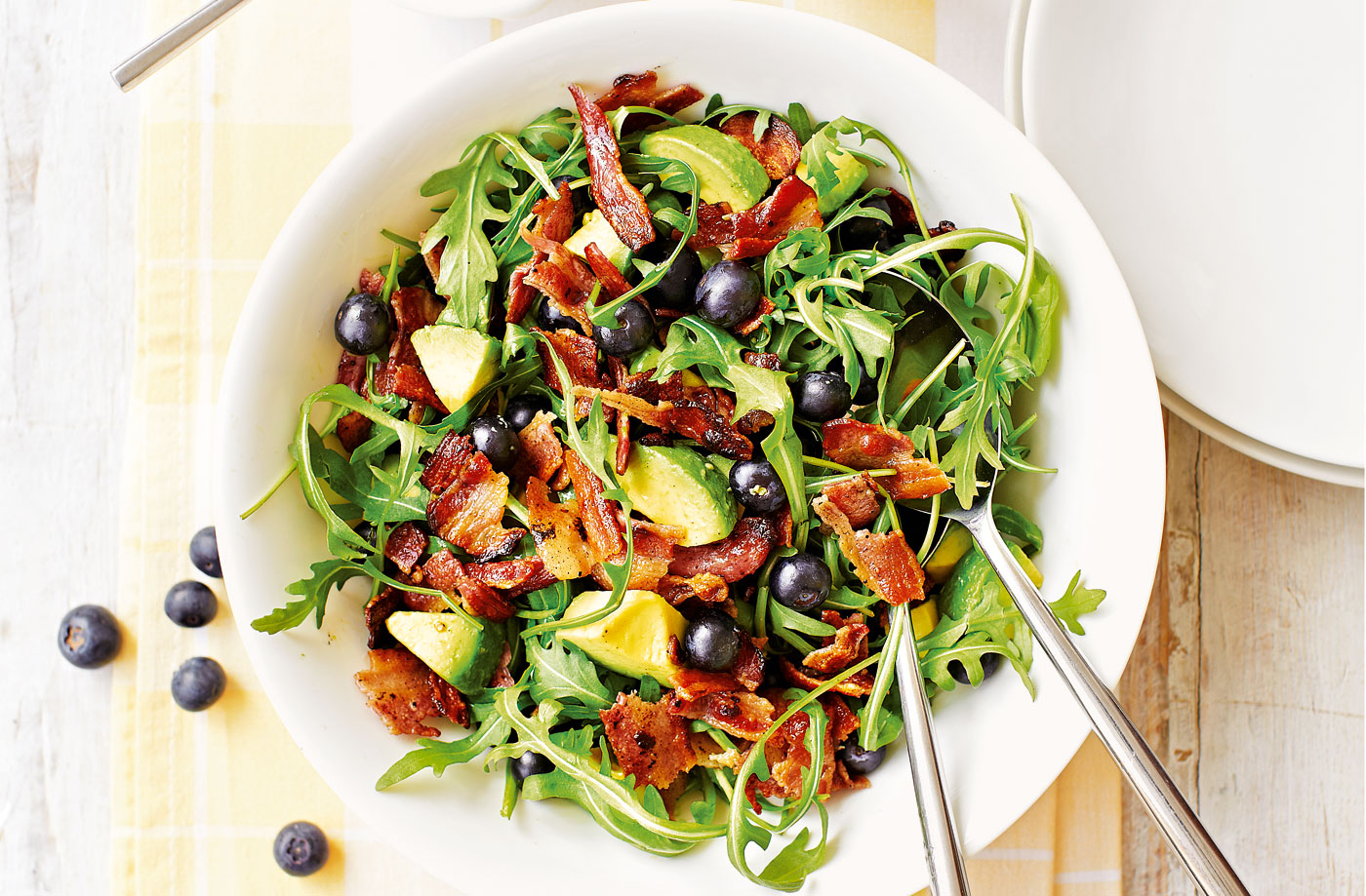 Avocado, bacon and blueberry salad recipe