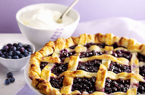 Bilberry pie with cream recipe