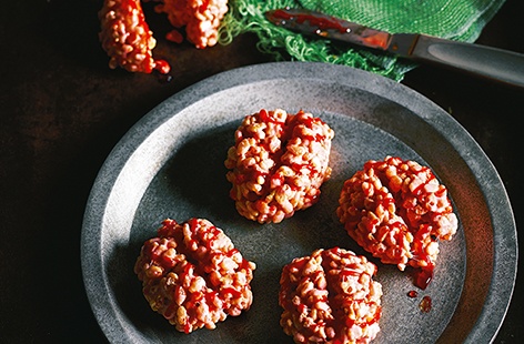 The kids will love feasting on these crispy brains! These more-ish treats are made with cereal and gooey melted marshmallow - a very easy recipe and the perfect Halloween party idea