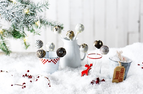 Fun, festive cake pops are a great way to celebrate Christmas and get the kids busy in the kitchen. If stored in an airtight container these cake pops will last for up to one week, but for best results we advise gifting them soon after making.