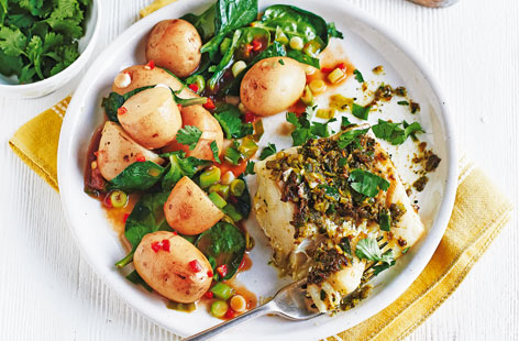 Baked fish spiced with coriander, cumin, green chilli, ginger and garam masala, served with new potatoes cooked in a tamarind paste.