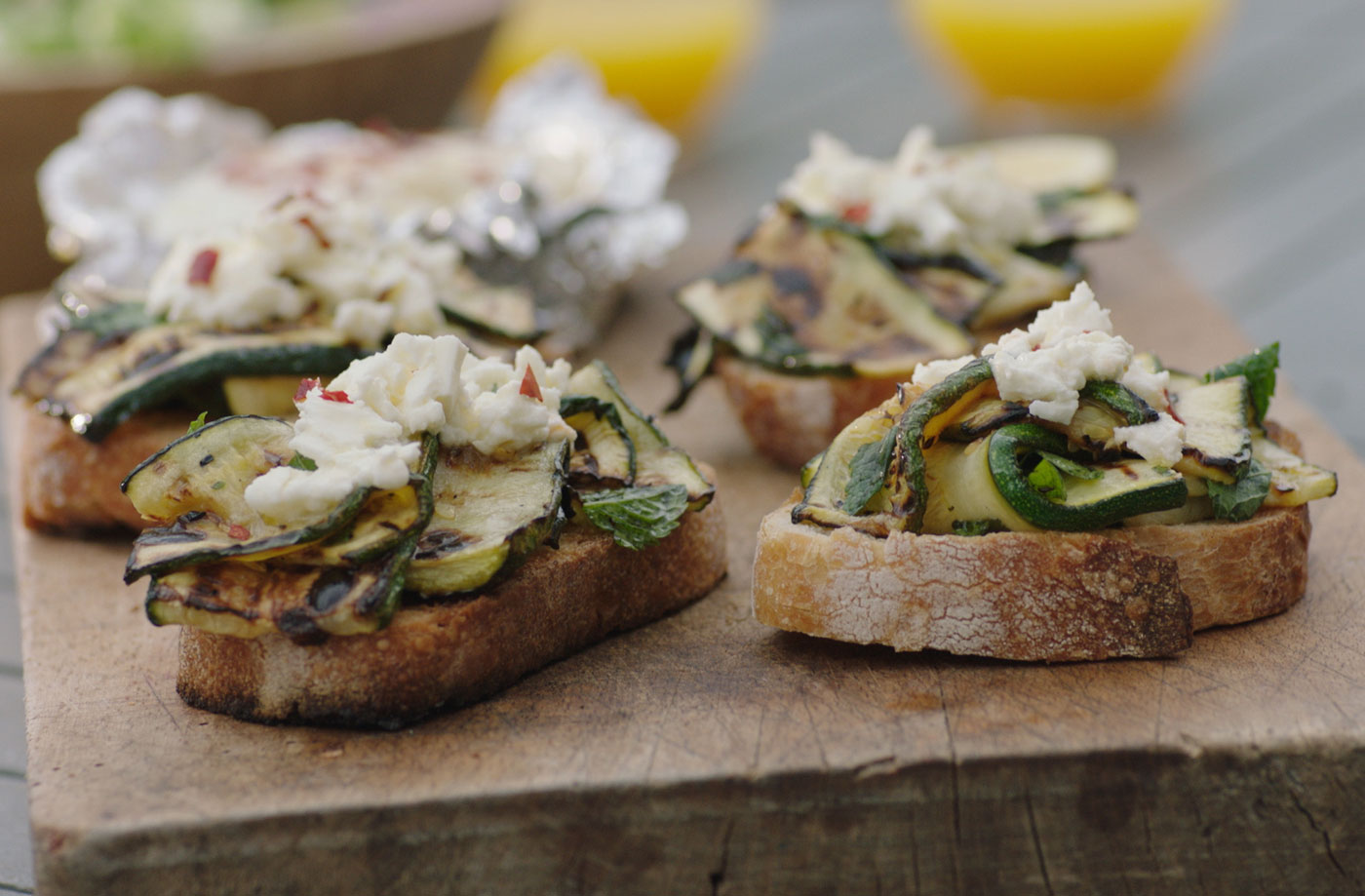 Courgette and feta bruschetta recipe
