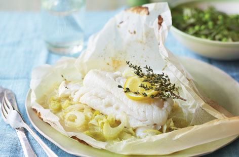 Steamed cod parcels with fennel and herbs recipe
