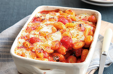 Gnocchi bake with tomatoes, basil and mozzarella recipe