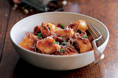 An Italian meal from scratch to make your nonna proud, this beef ragu with homemade gnocchi is easier than you think. Ragu is a rich meat sauce made with wine, garlic, onions and of course herbs and tomatoes. Gnocchi is a great fun to make with the kids and cooks in moments, just like fresh pasta.