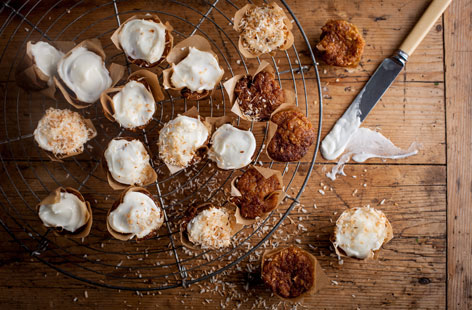 These mini carrot cakes are the perfect bite-size treat that won’t max you out on the calories. Deliciously moist cake topped with moreish lemon and cream cheese icing, they’re guaranteed to be a hit with everyone.