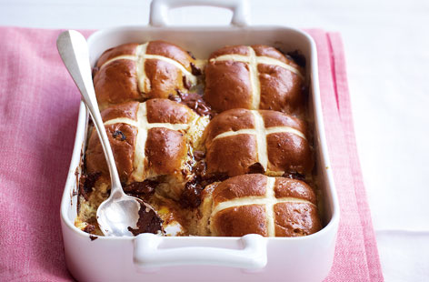 A sensational spin on a British classic. This is a great way to use up leftover buns, add chocolate and custard for an indulgent and comforting pud.