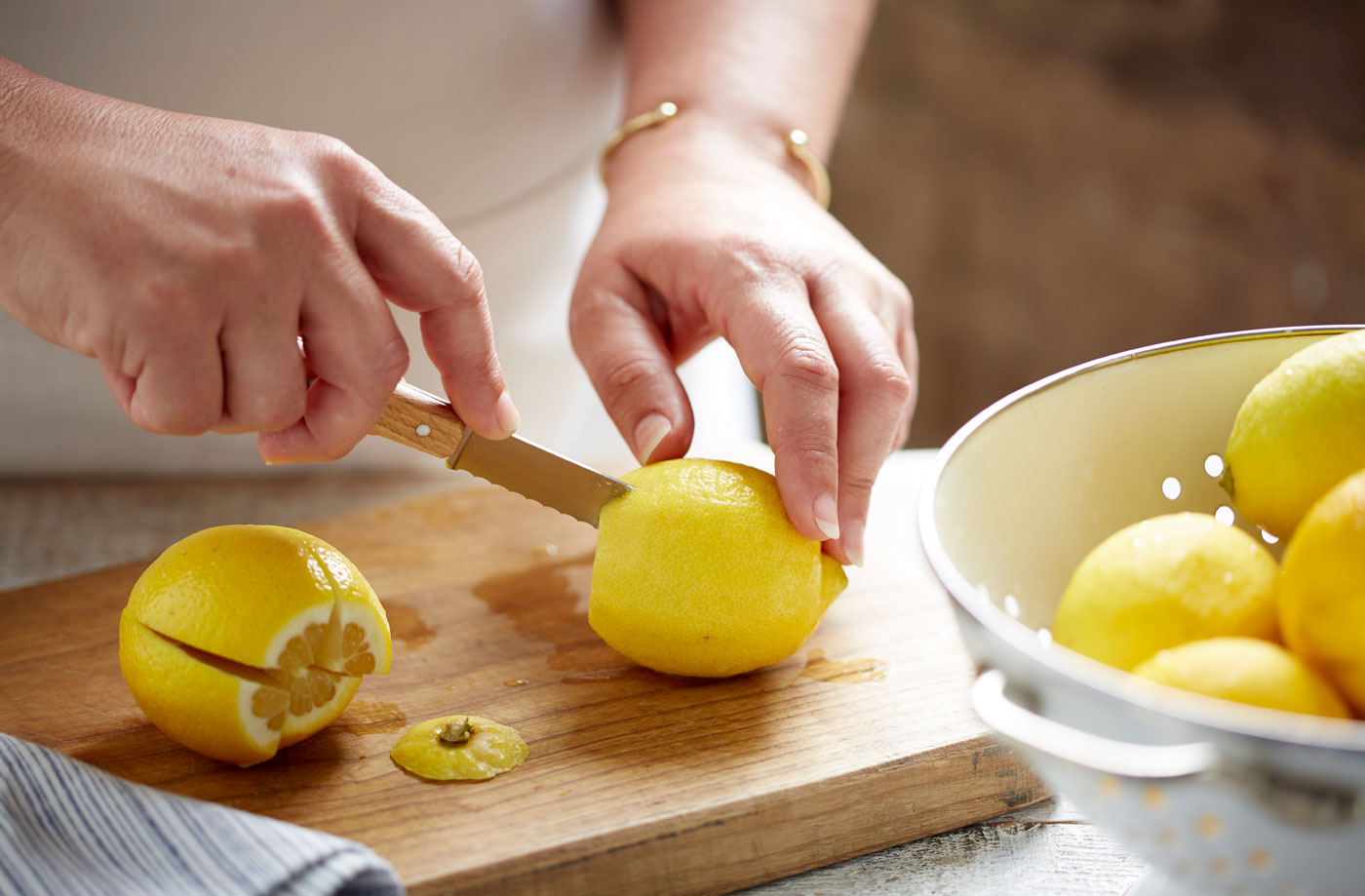 Prepare the lemons