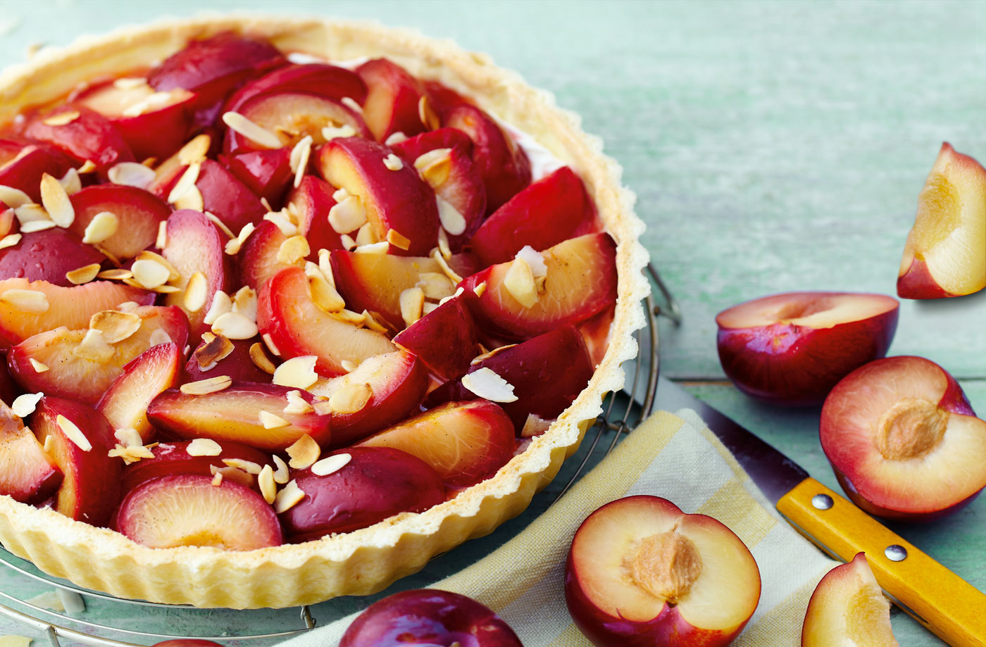 Vanilla, plum, amaretto and mascarpone tart recipe