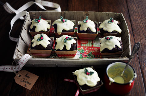 If you're looking for edible gift ideas this festive season, these mini Christmas pudding muffins are just the ticket. The cocoa-flavoured cakes are adorned with white melted chocolate and filled with chocolate chips and raisins. An irresistible gift you won't want to part with.