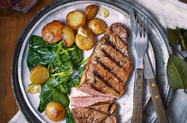 Paprika and thyme steaks
