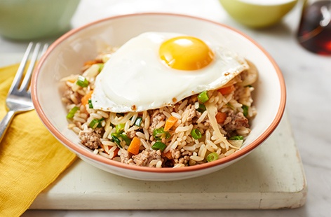 This much-loved Chinese dish makes a great midweek meal – marinated pork with stir-fried vegetables and rice, topped off with a fried egg