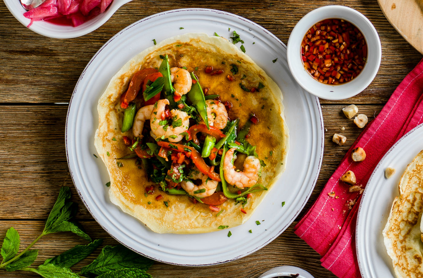 Asian-inspired prawns with mangetout and red pepper recipe