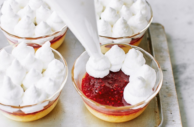 Pipe the meringue