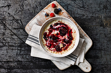 For a comforting yet healthy breakfast idea ready in under 15 minutes, try this spiced super berry porridge recipe. A quick berry compote with frozen berries, a drizzle of honey and a touch of cinnamon is the perfect way to top your porridge and start the day.