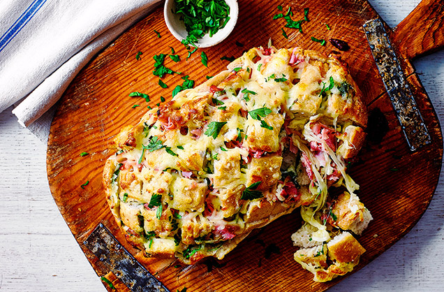 Tear-and-share cheesy ham and garlic bread recipe