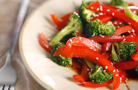 Warm broccoli and red pepper salad recipe